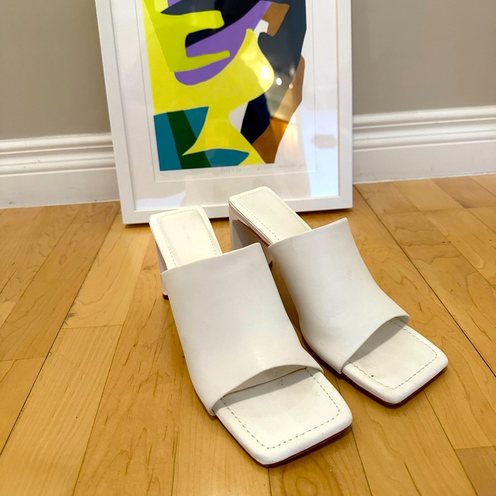 Oak + Fort White healed sandals. Size 10